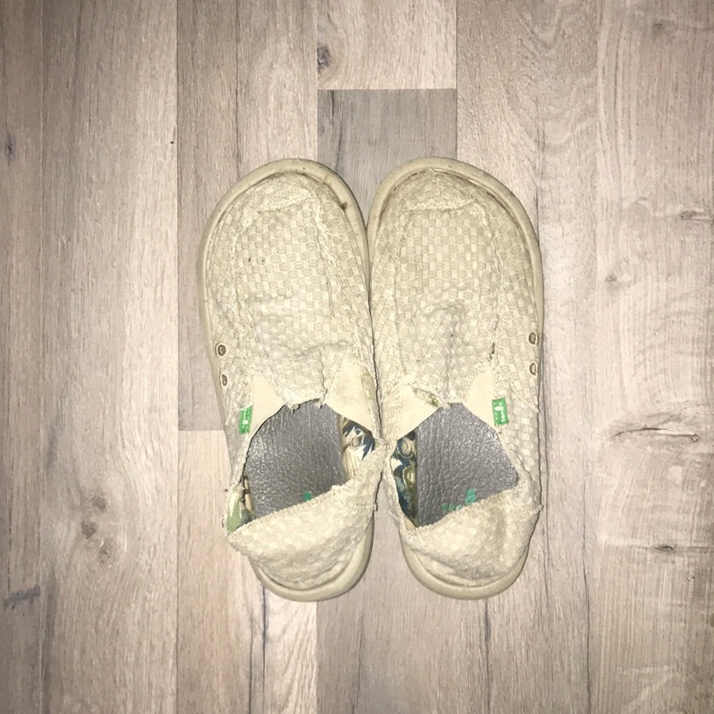 Sanuk shoes